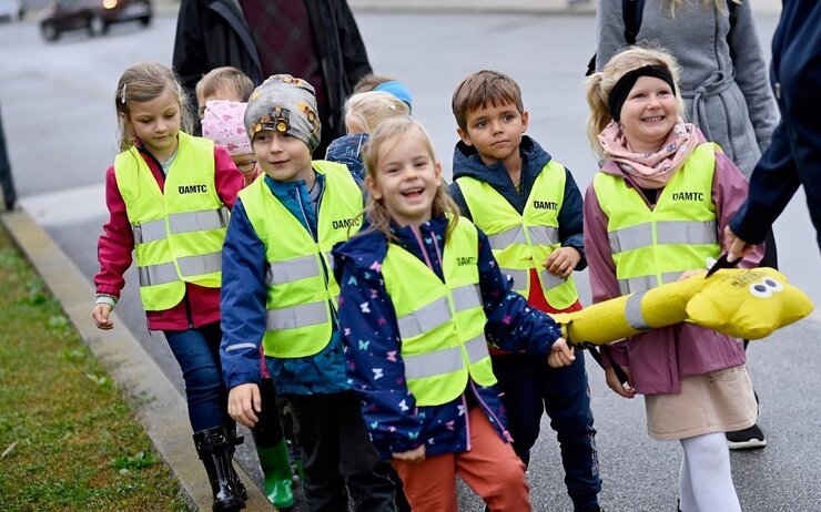 Spazierraupen im Kindergarten 11_Gratis-Spazierraupen für Kindergärten.jpg ÖAMTC