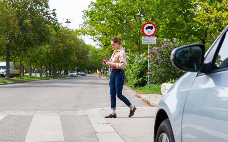 Ablenkungen Verkehrsteilnehmer.jpg Ablenkungen Verkehrsteilnehmer.jpg ÖAMTC