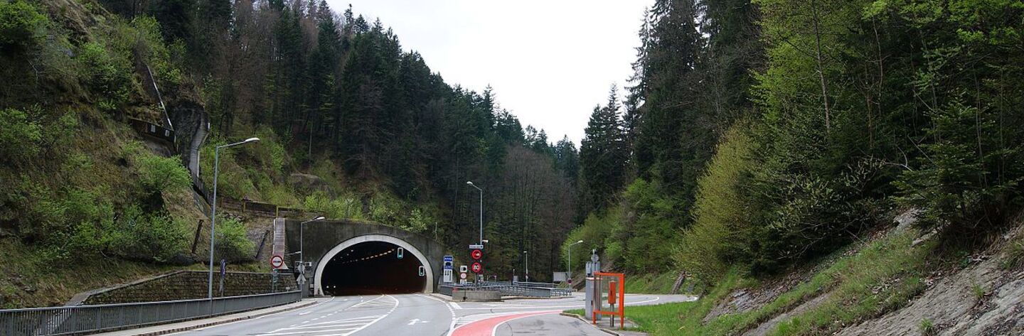 Achraintunnel_L200 Von Asurnipal - Eigenes Werk, CC BY-SA 4.0, https://commons.wikimedia.org/w/index.php?curid=58110355