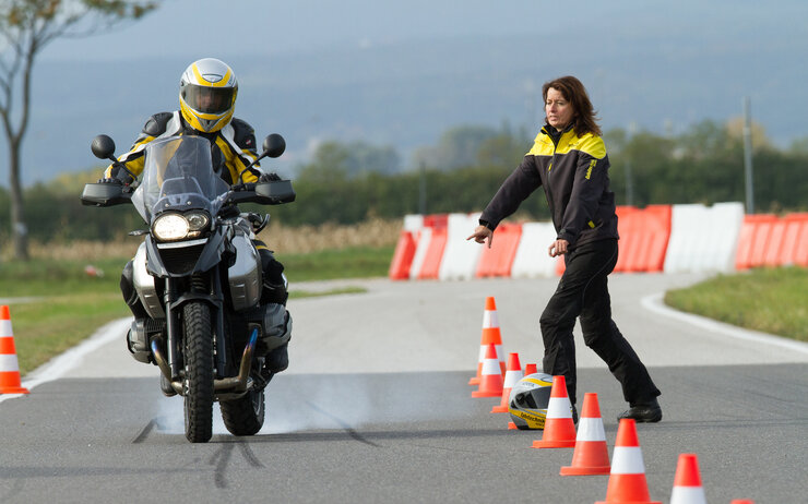 Der optimale Einstieg in eine sichere Motorrad-Saison ein Training bei der ÖAMTC Fahrtechnik Fahrtechnik_Mehrphase_Motorrad_1 Manfred Halwax