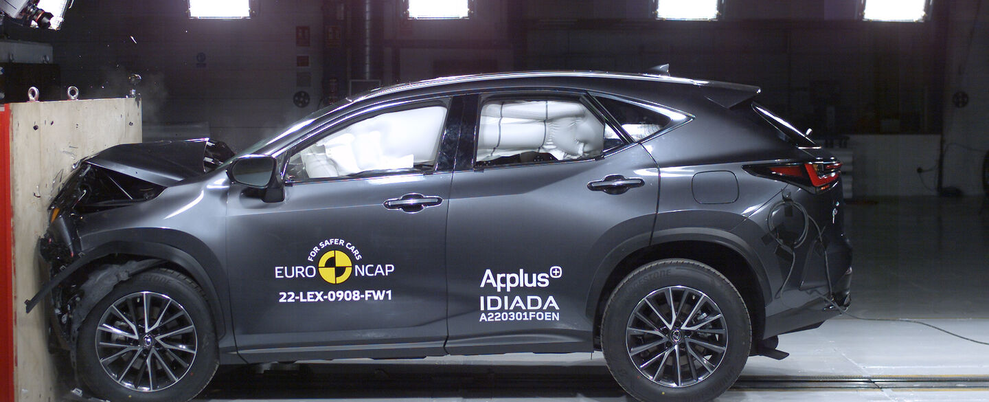 Lexus Crashtest Titelbild Lexus Crashtest Titelbild ÖAMTC