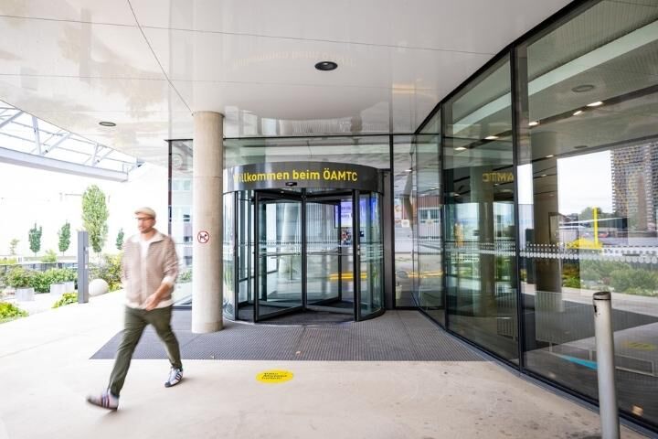 Mobilitätszentrum_Eingang.jpg Mobilitätszentrum_Eingang.jpg OEAMTC/Wirl