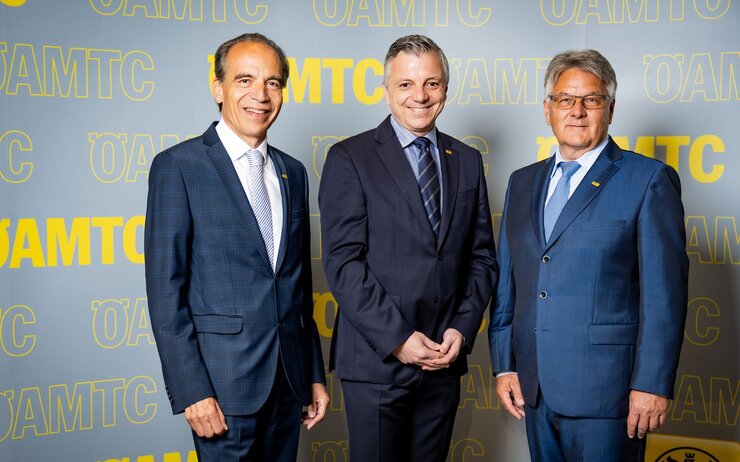 v.l.n.r: Mag. Günter Thumser, Direktor DI Oliver Schmerold und Dr. Gottfried Wanitschek Neuer ÖAMTC Präsident.jpg ÖAMTC/Barbara Wirl