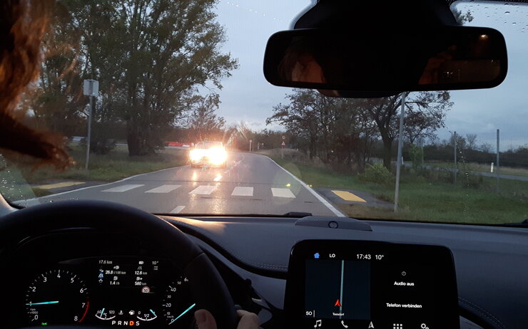 Blendung Gegenverkehr OEAMTC_Blendung Gegenverkehr.jpg ÖAMTC
