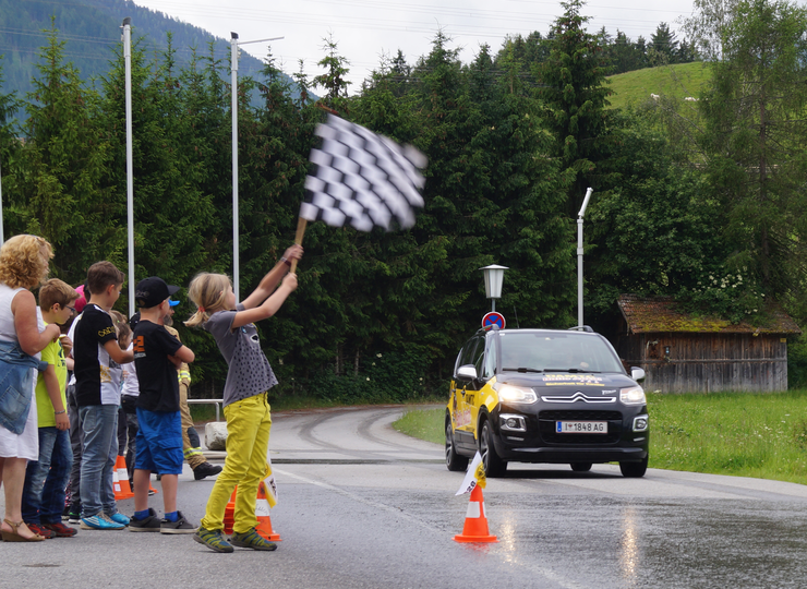 Fahr- und Bremsverhalten in der Praxis © ÖAMTC "Hallo Auto!" in der Praxis ÖAMTC