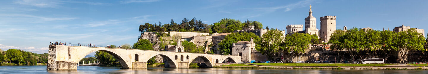 Saint Benezet Brücke in Avignon iStock.com / Hornet83