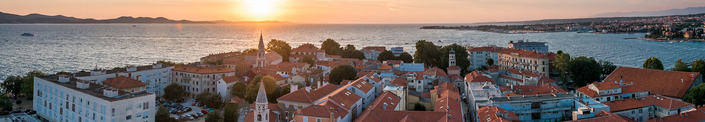 Blick auf Zadar bei Sonnenuntergang iStock.com / Stojanoski
