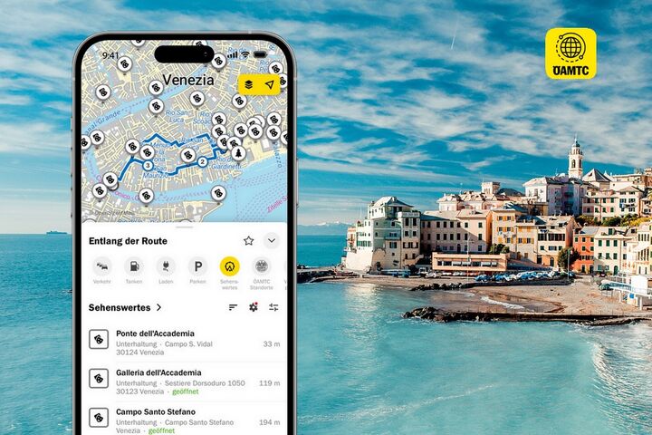 Eine Smartphone-Ansicht zeigt die Funktion "Umgebung erkunden" der ÖAMTC-App mit dem Hintergrundbild von Santorin