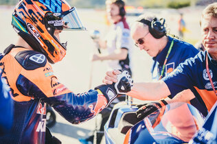 159419_Mika Kallio _ Mike Leitner KTM RC16 Grid Valencia 2016.jpg