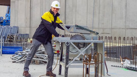 ÖAMTC-Direktor Oliver Schmerold auf der Baustelle des ÖAMTC Mobilitätszentrums.