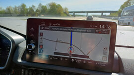 Navigationssystem auf der Autobahn