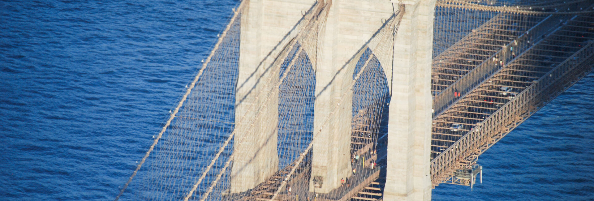 CMS_Brooklyn Bridge von oben_1.jpg