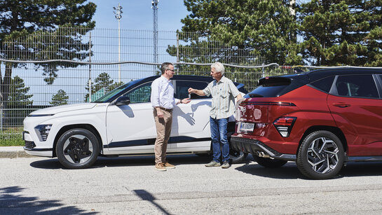 Hyundai Kona, weiß und rot