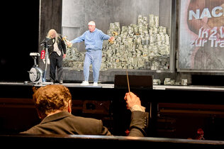 Das Bühnenbild der Inszenierung von Donizettis Don Pasquale ist sehr progressiv.