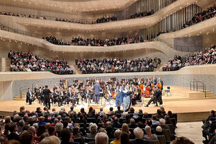 Der Zuschauerraum bietet ein 360-Grad-Erlebnis, die Musiker sind stets im Mittelpunkt.