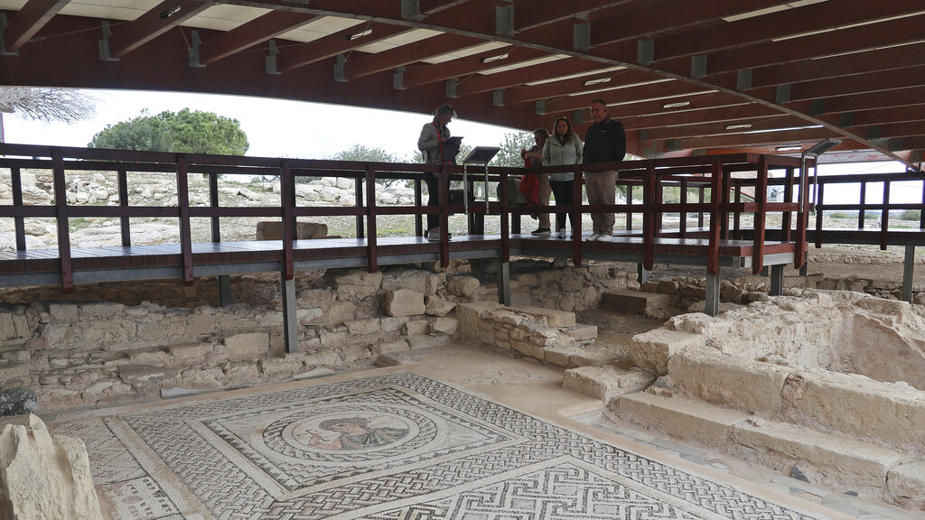 Ausgrabungsstätte von Kourion auf Zypern. Überdachte Mosaiken.