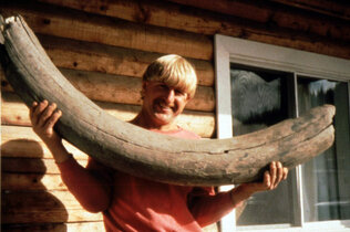 Mit Mammutstosszahn_Kanada_CMS.jpg