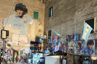 Murale Maradona_Schal_CMS.jpg