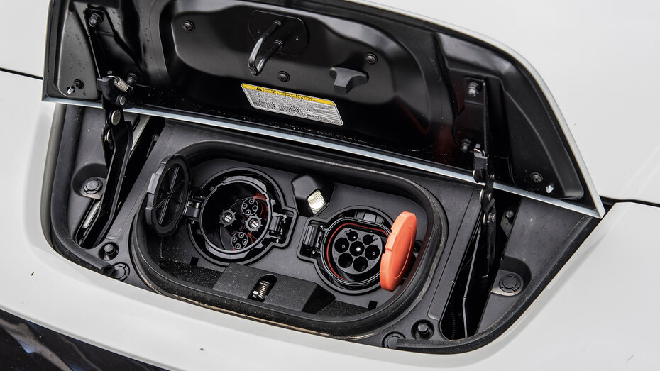Nissan Leaf_HEN_3702_4c.jpg Heinz Henninger