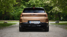 Opel Grandland, großes SUV, stehend von hinten