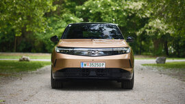 Opel Grandland, großes SUV, stehend von vorne