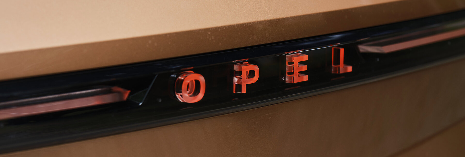 Opel Grandland, großes SUV, Heckansicht