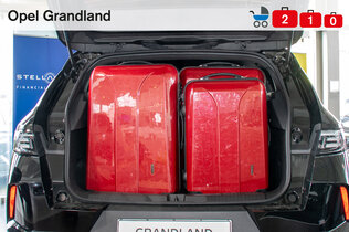 Opel Grandland_Koffer_Kinderwagen_CMS.jpg