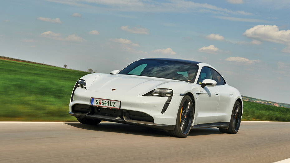 Porsche_Taycan_TurboS_er043_CMS.jpg