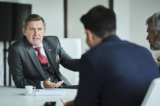 Verkehrsminister Peter Hanke mit Stephan Höckner und Bernhard Wiesinger im Interview.