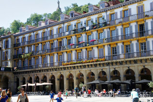 Klassizistisch streng.