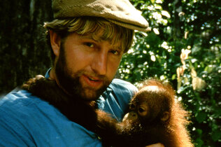 Sepp mit Orang-Utan Baby_CMS.jpg