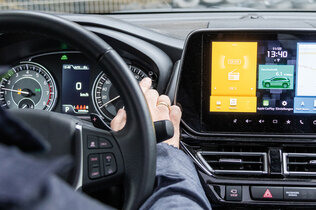 Suzuki S-Cross_Display_Stift_Nov23_HE_03_16-9_CMS.jpg