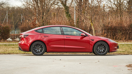 Telsa Model 3_er005_CMS.jpg