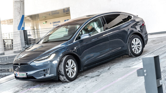 Tesla ModelX_HEN_7365_CMS.jpg