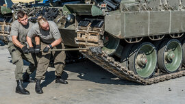 auto touring faehrt Panzer_HEN_8819_CMS.jpg
