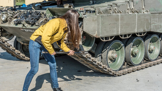auto touring faehrt Panzer_HEN_8823_CMS.jpg