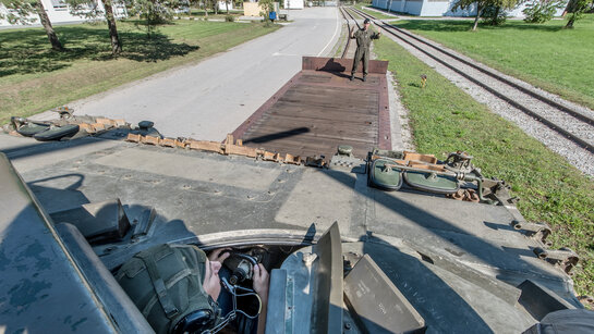 auto touring faehrt Panzer_HEN_9108_CMS.jpg