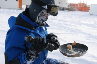 ccCarmen Possnig u Cyprien Verseux ESA_IPEV_PNRA.jpg