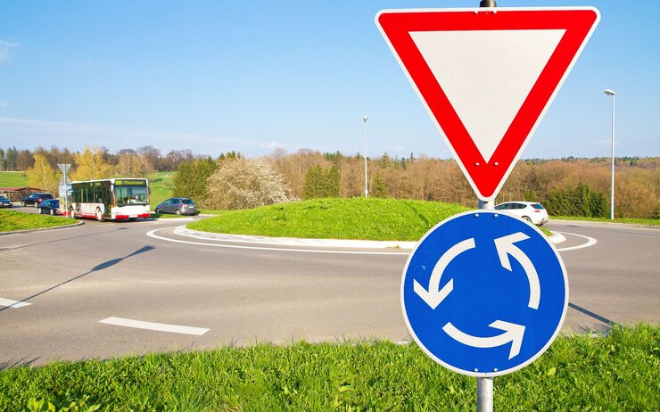 Symbolfoto Kreisverkehr iStock-520715130
