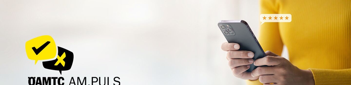 Headerbild der ÖAMTC AM PULS Umfrage zeigt eine Person die auf dem Handy scrollt sowie das Logo.