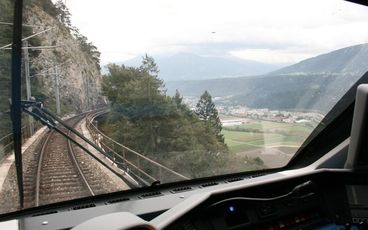 Karwendelbahn_öbbkapferer Blick aus dem Fenster eines Triebwagens Richtung Inntal