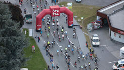 Start des Ötzaler Radmarathons in Sölden