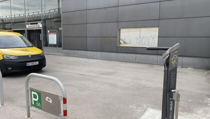 ÖAMTC Stützpunkt - Fahrrad-Station Ausgang S+U Hausfeldstraße