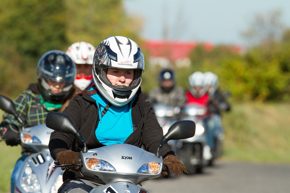 Moped fahren: Führerschein + Verkehrsregeln - Bußgeld 2024