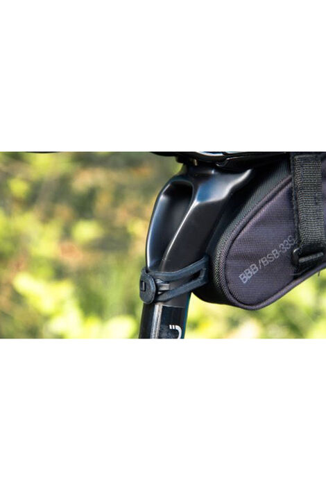 Satteltasche montiert unter dem Sattel.