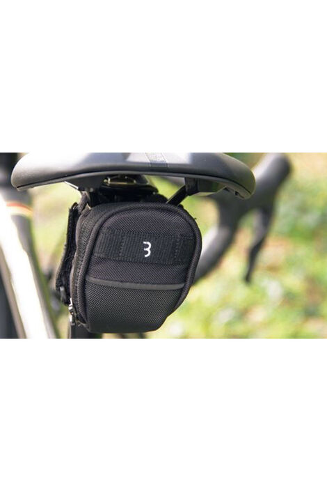 Satteltasche montiert unter dem Sattel.