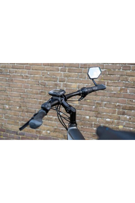 Fahrradspiegel montiert an Fahrradlenker.