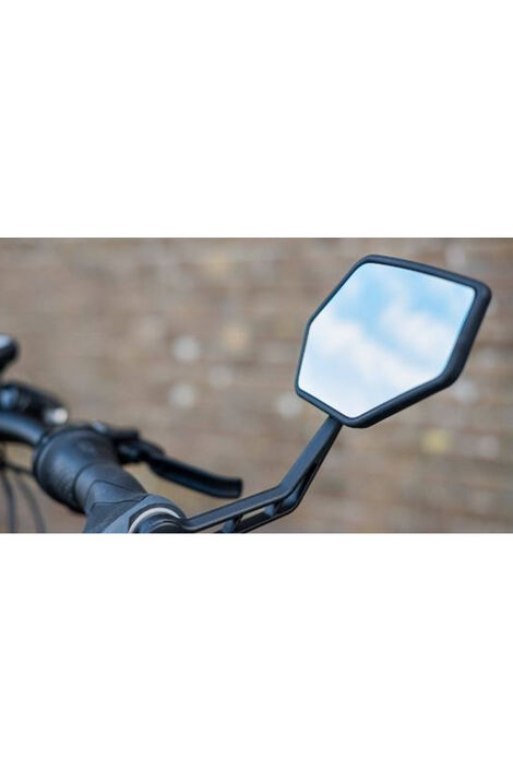 Fahrradspiegel befestigt an Fahrradlenker.