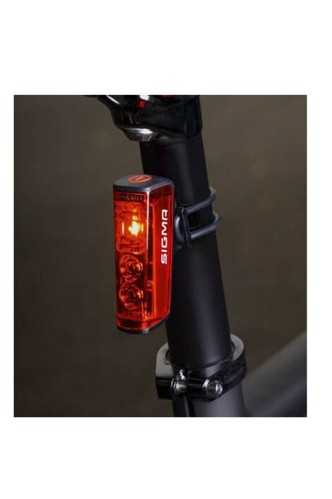 Rücklicht montiert an Fahrrad.