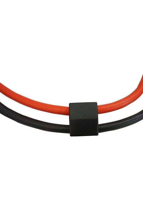 15835 Starthilfekabel g3 Rotes und schwarzes Kabel sind durch schwarzes Connector verbunden.